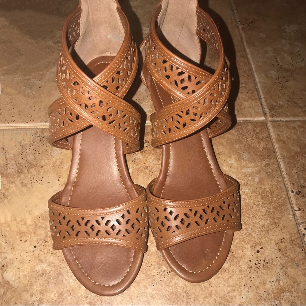 Brand NEW Sandals with heels in Chestnut Brown.